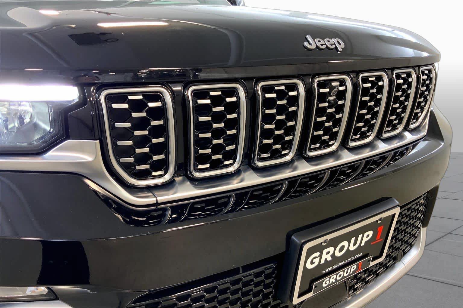Used 2023 Jeep Grand Cherokee Summit AWD/4WD image 31