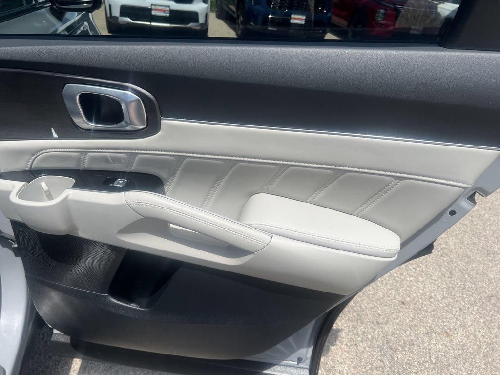 Certified 2025 Kia Sorento SX AWD/4WD image 17