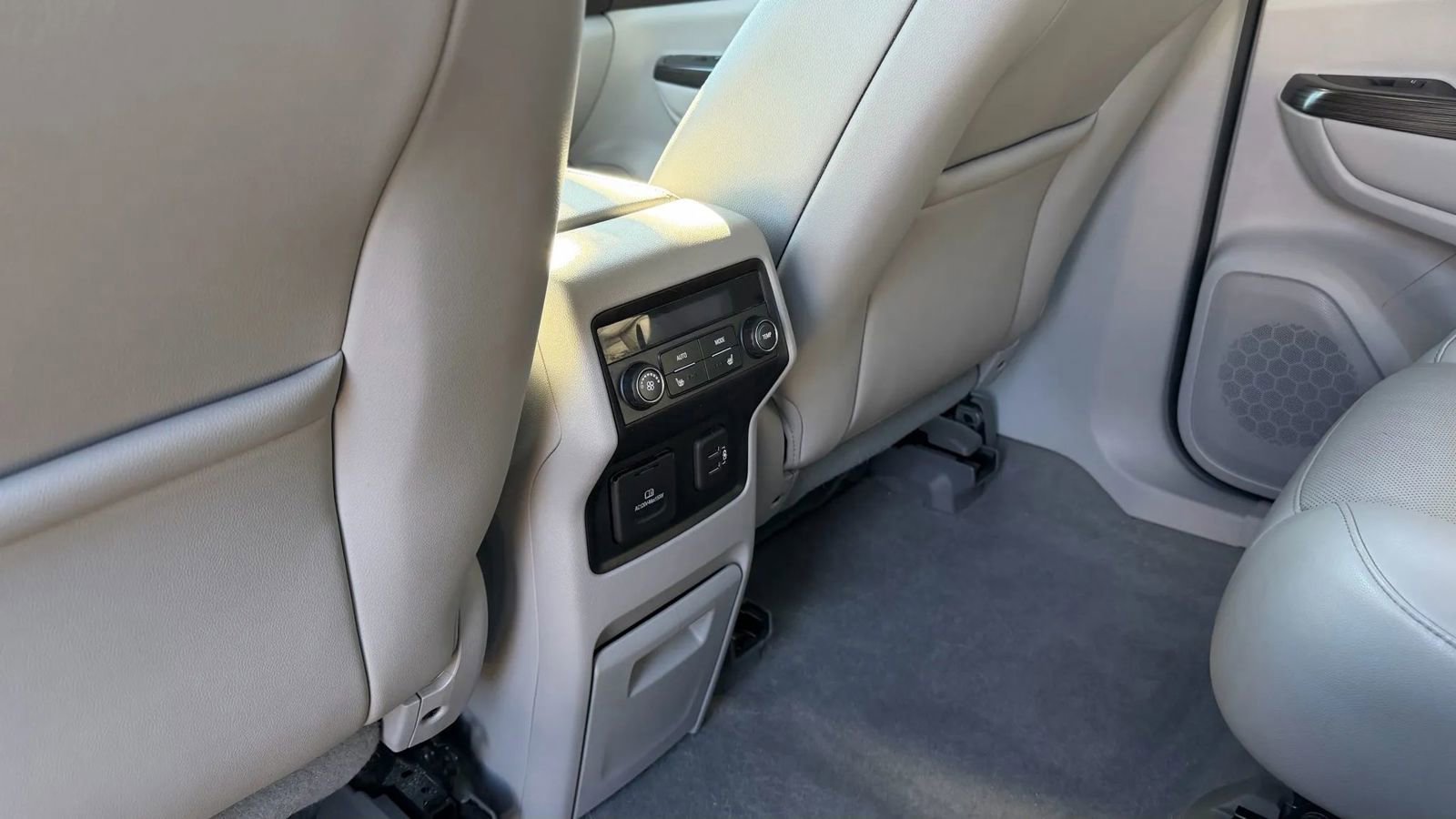 Used 2019 GMC Acadia SLT image 21