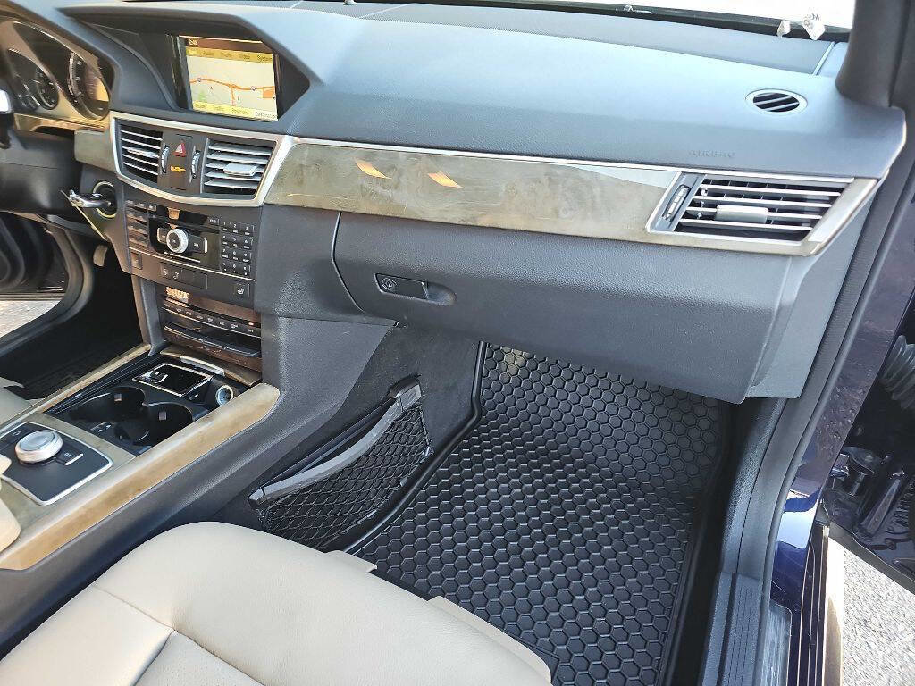 Used 2011 Mercedes-Benz E 350 4MATIC Sedan image 18