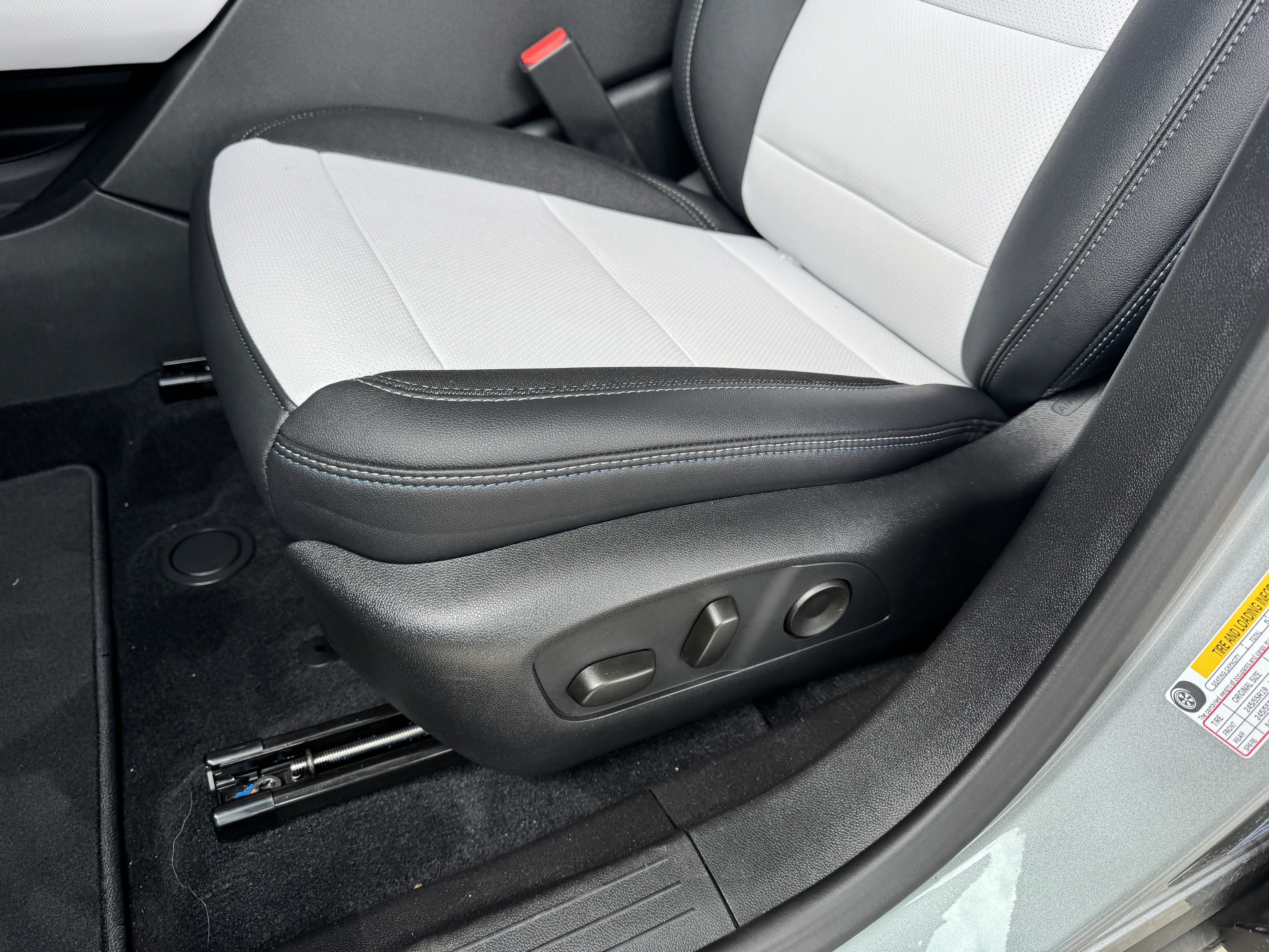 New 2026 Chevrolet Equinox EV LT AWD/4WD image 13