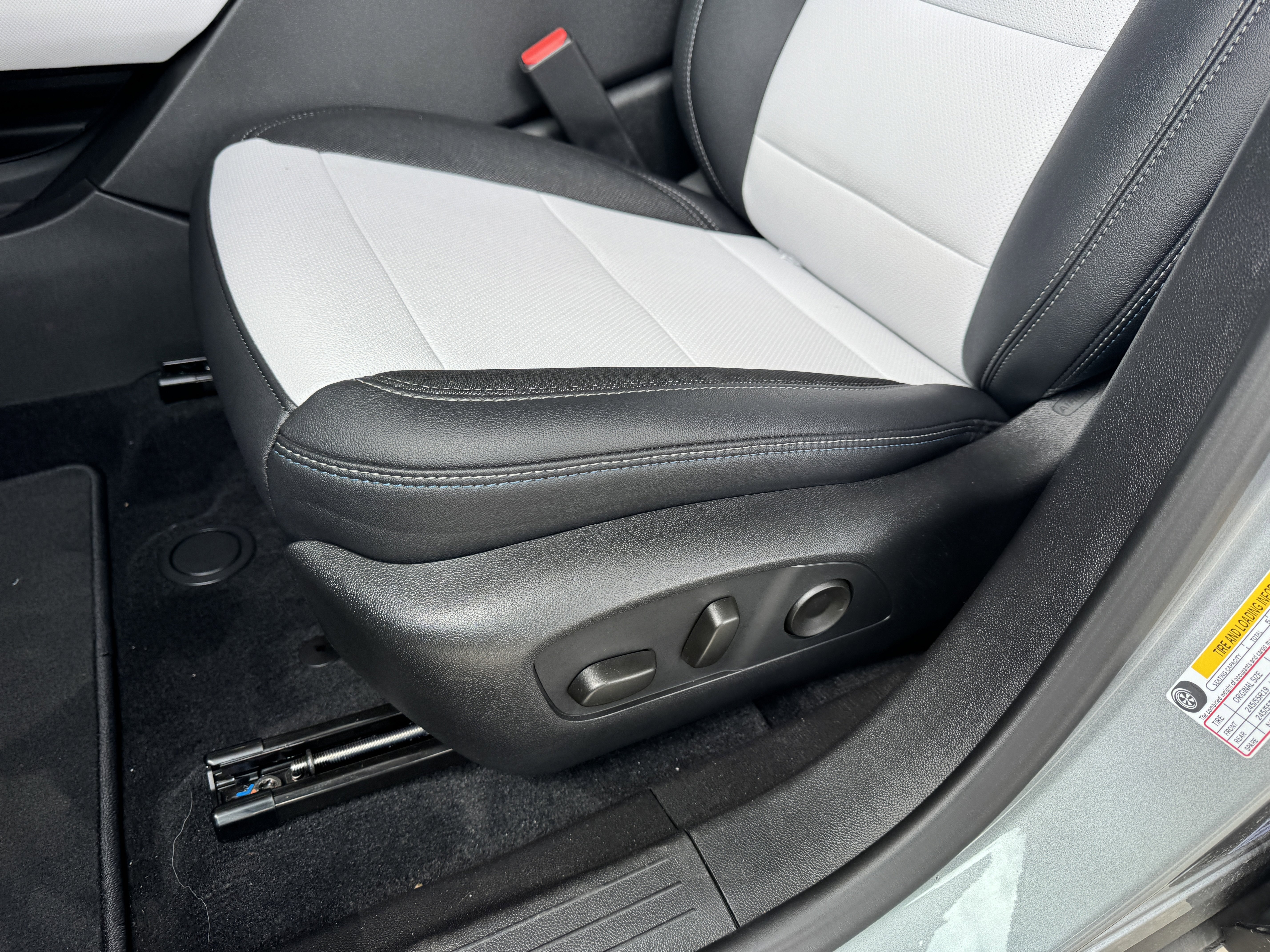 New 2026 Chevrolet Equinox EV LT AWD/4WD image 13