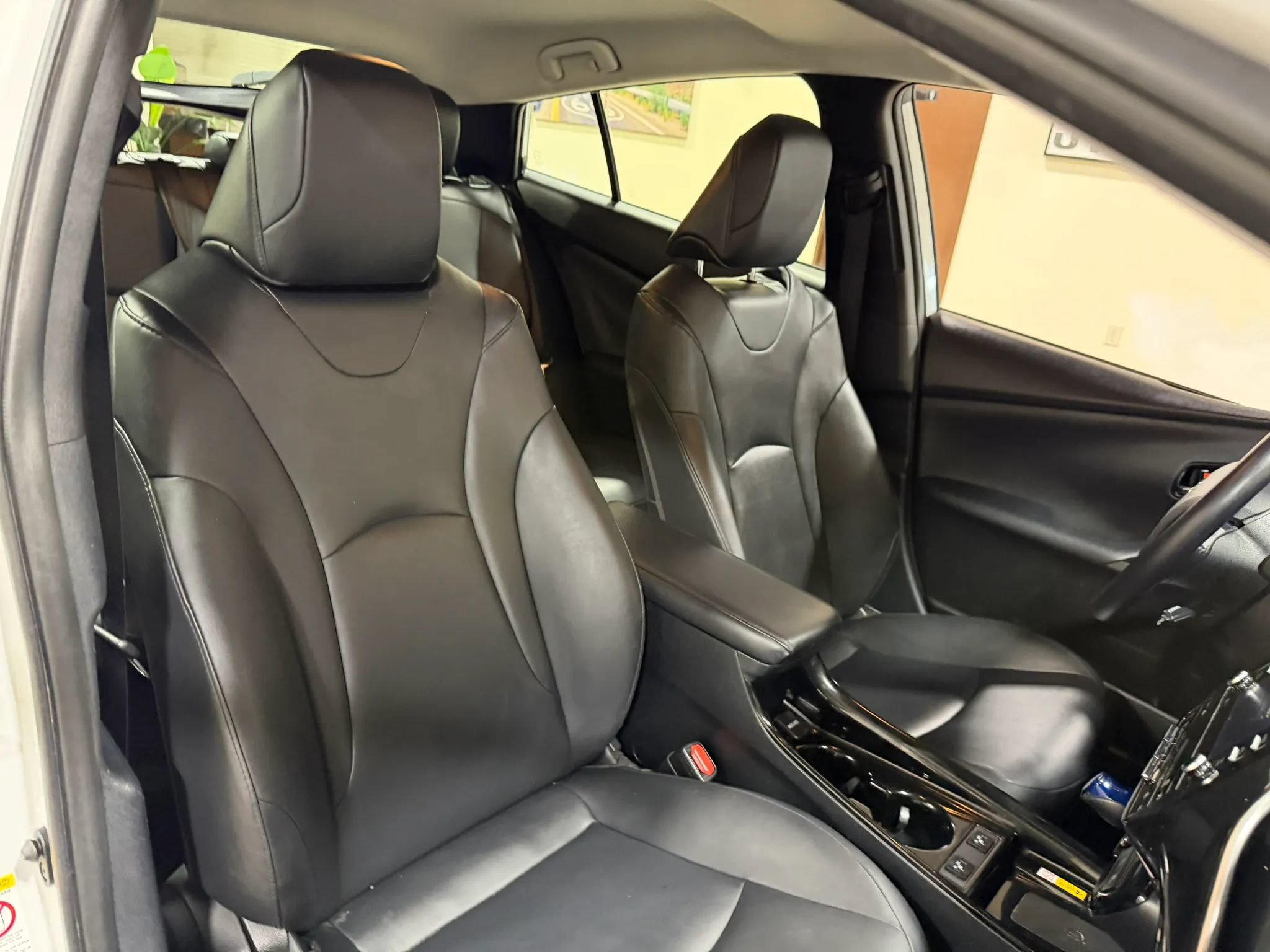 Used 2022 Toyota Prius XLE AWD/4WD image 44
