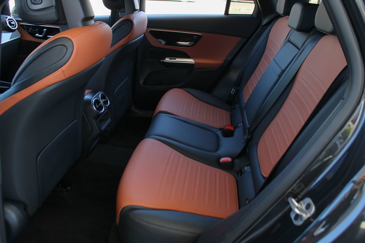 Used 2025 Mercedes-Benz GLC 350e 4MATIC image 18