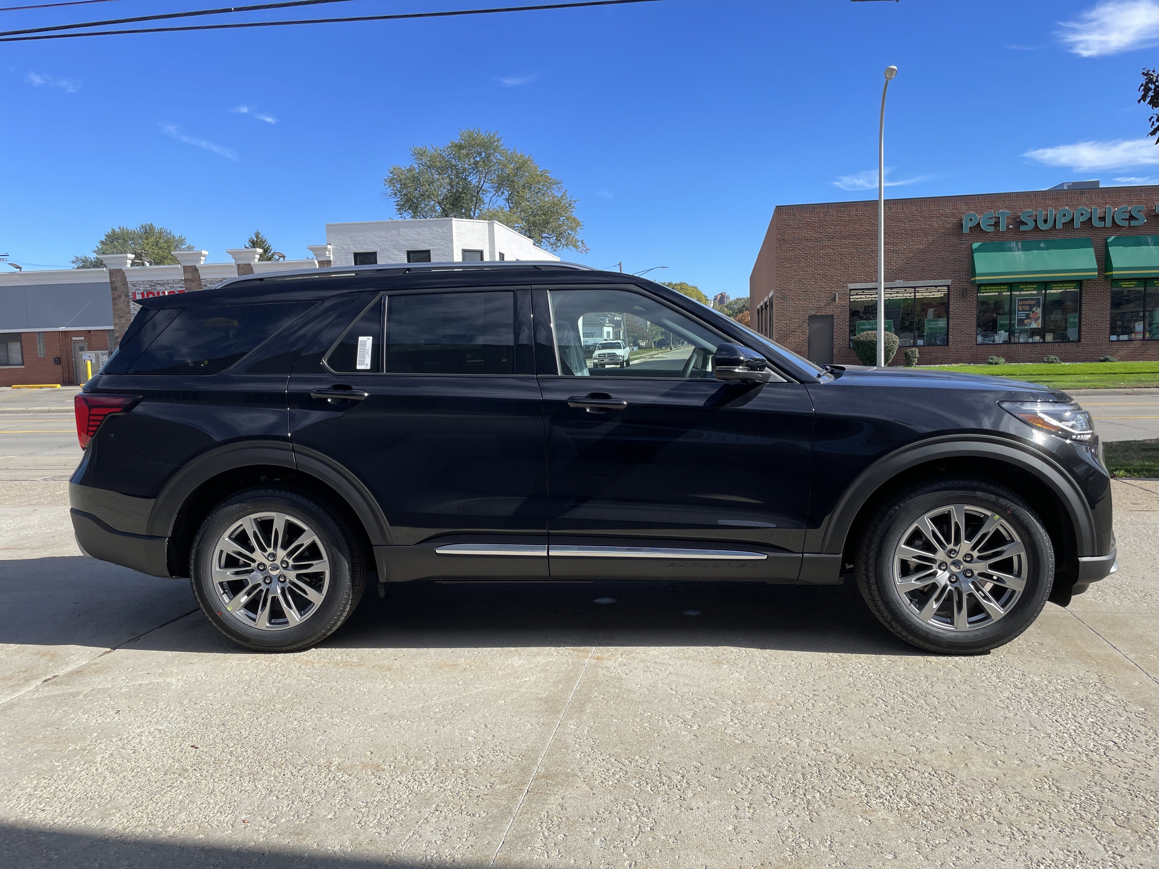 New 2026 Ford Explorer Platinum image 3
