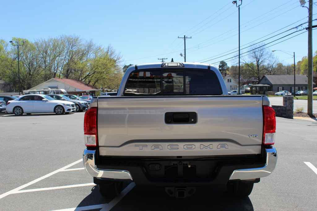 Used 2016 Toyota Tacoma SR5 w/ SR5 Appearance Package (SN) image 6