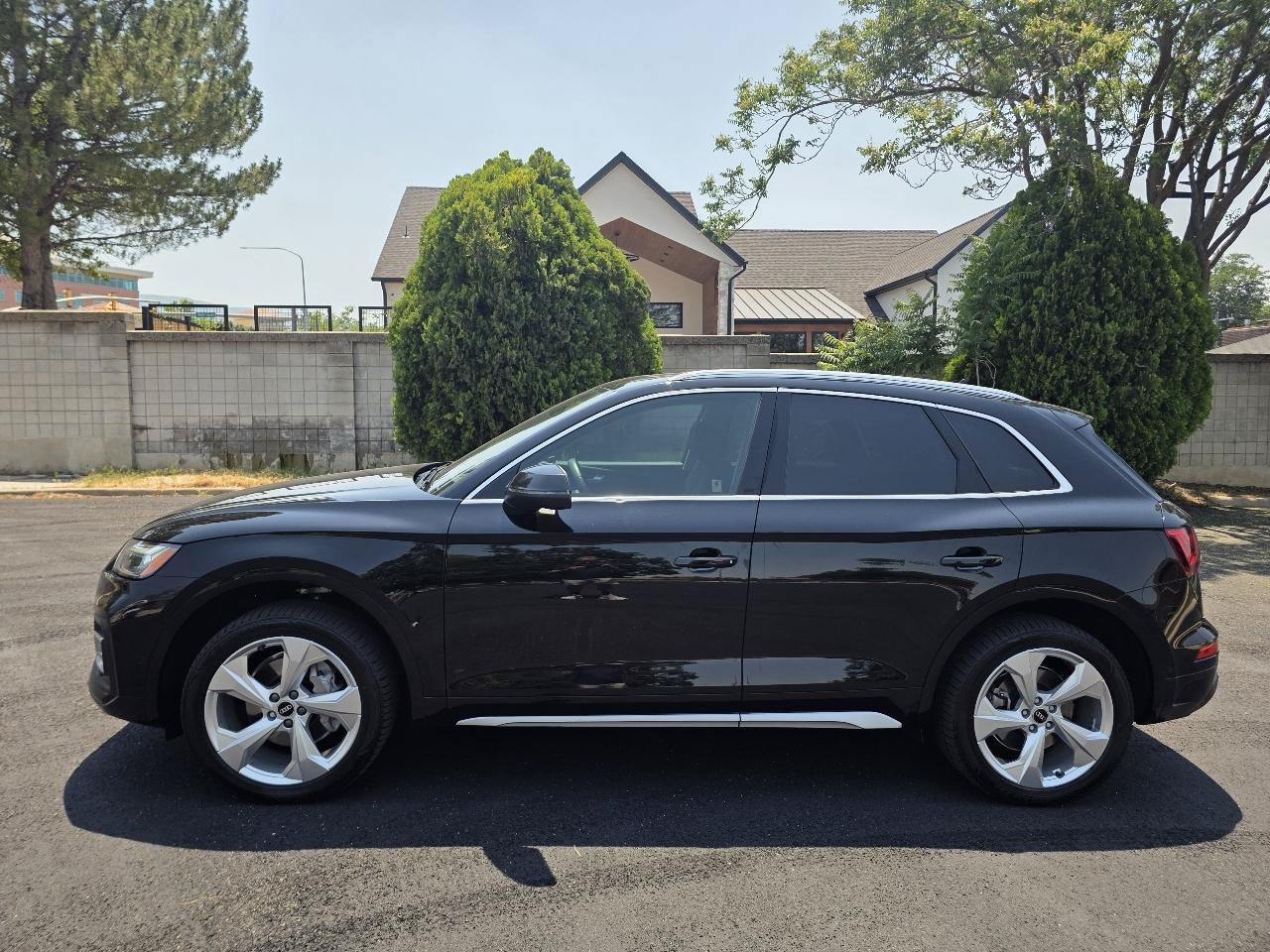 Used 2021 Audi Q5 Prestige AWD/4WD image 2