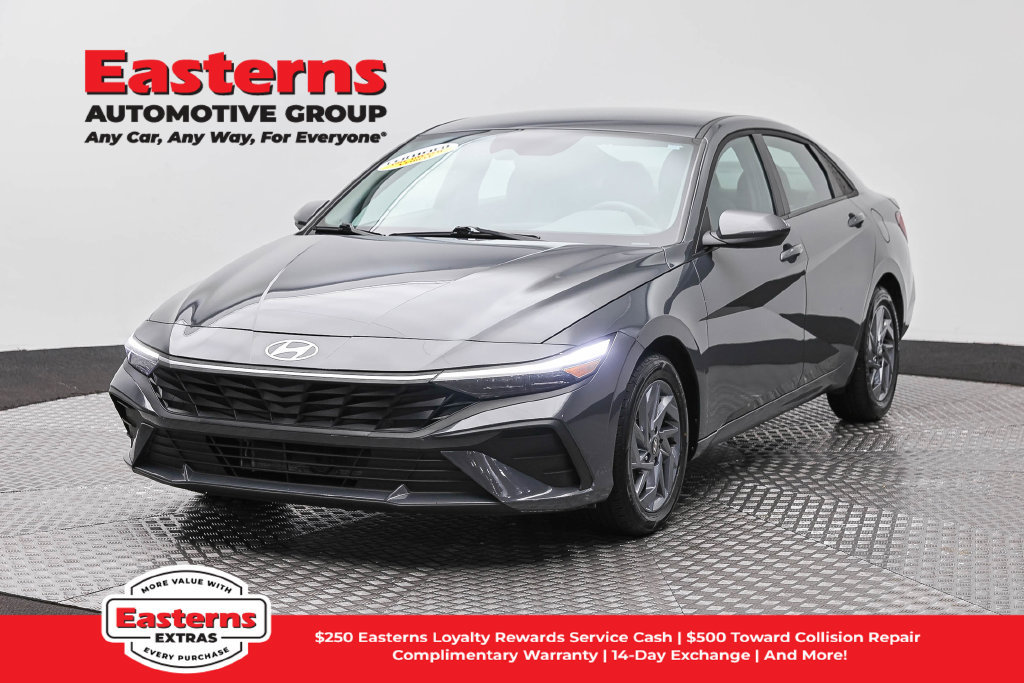 Used 2025 Hyundai Elantra Hybrid FWD image 1