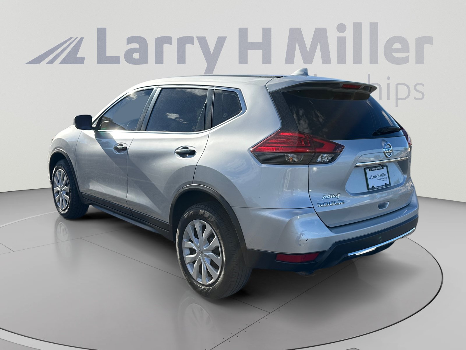 Used 2017 Nissan Rogue S AWD/4WD image 3