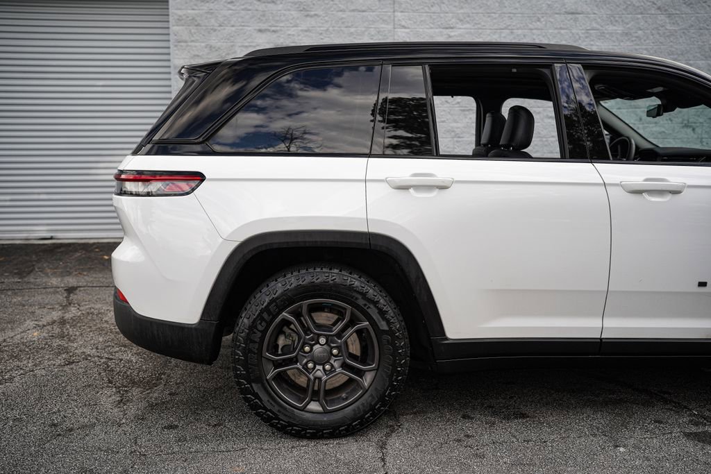 Used 2023 Jeep Grand Cherokee Trailhawk w/ Advanced Protech Group II AWD/4WD image 16