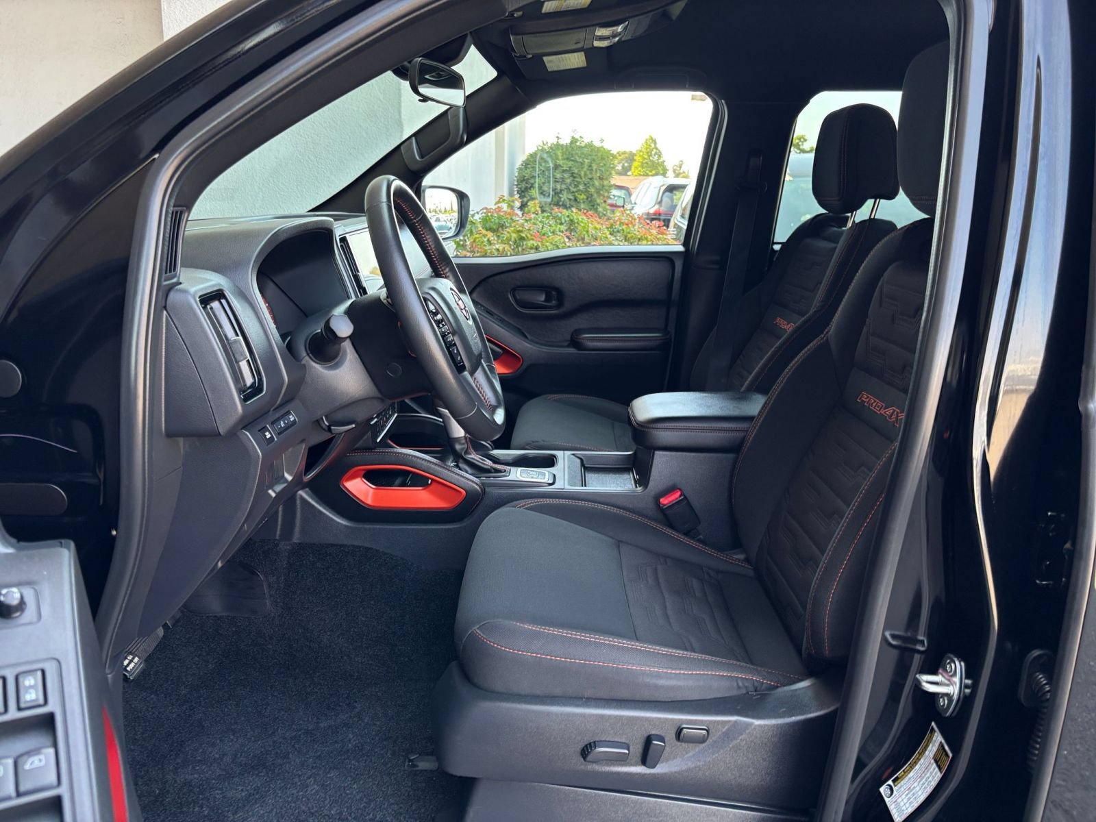 Used 2026 Nissan Frontier PRO-4X AWD/4WD image 28