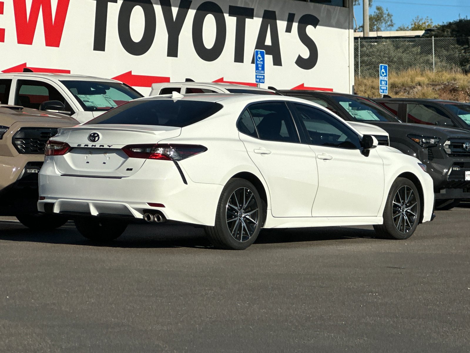 Used 2024 Toyota Camry SE w/ Convenience Package FWD image 5
