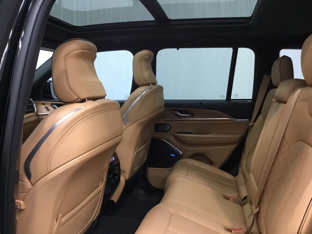 Used 2023 Jeep Grand Cherokee Summit image 13