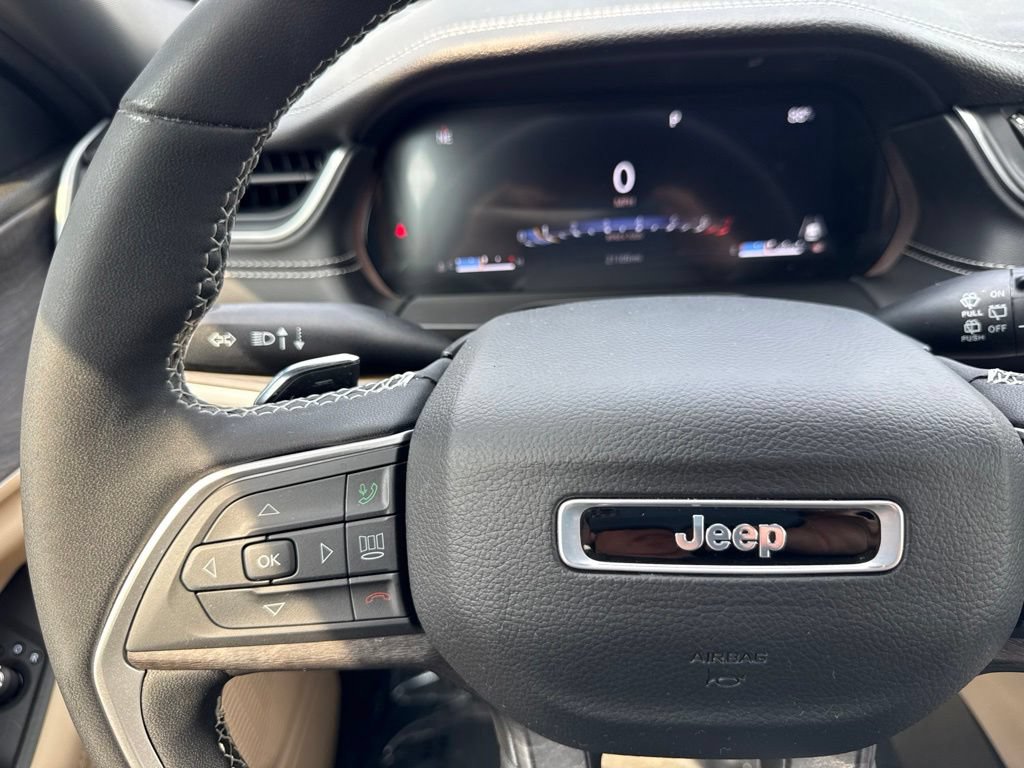 Used 2025 Jeep Grand Cherokee L Limited AWD/4WD image 23