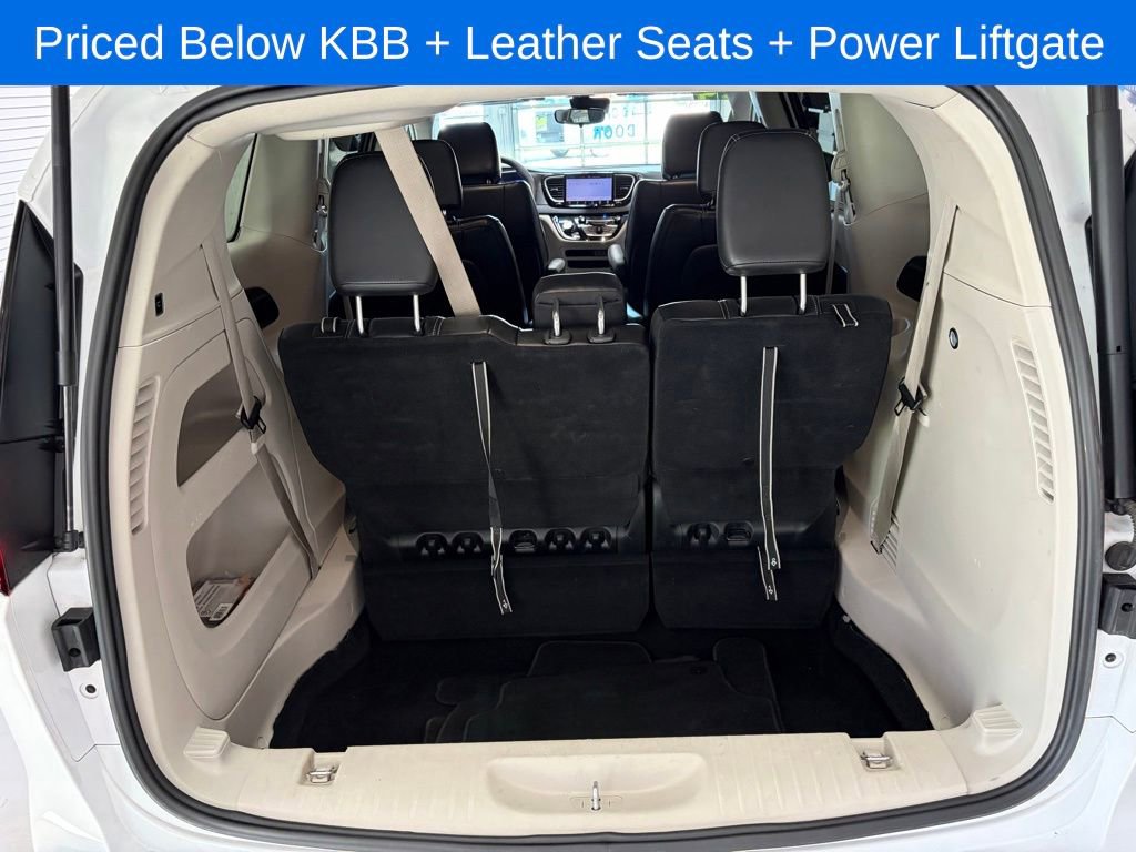 Used 2024 Chrysler Pacifica Touring-L FWD image 19