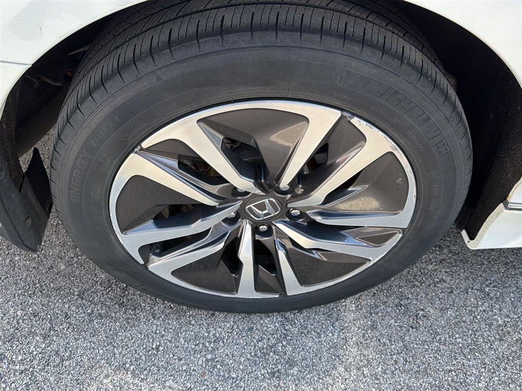 Used 2018 Honda Accord Touring image 17
