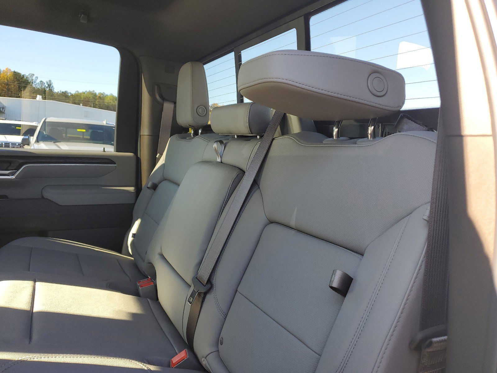 New 2025 GMC Sierra 2500 SLT w/ SLT Convenience Package image 15