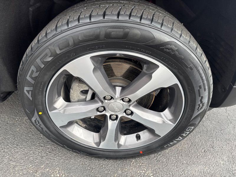 Used 2023 Jeep Grand Cherokee 4WD 4xe image 34