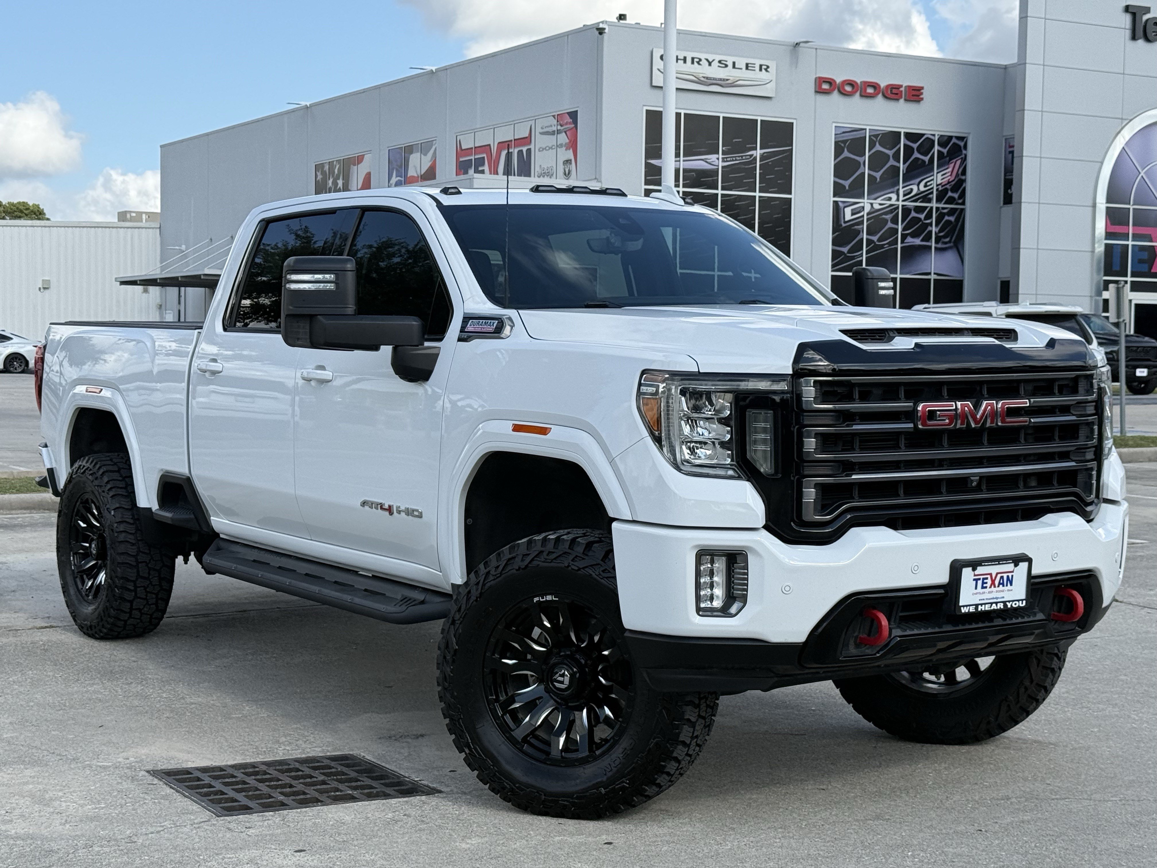 Used 2020 GMC Sierra 2500 AT4 w/ Technology Package AWD/4WD image 2