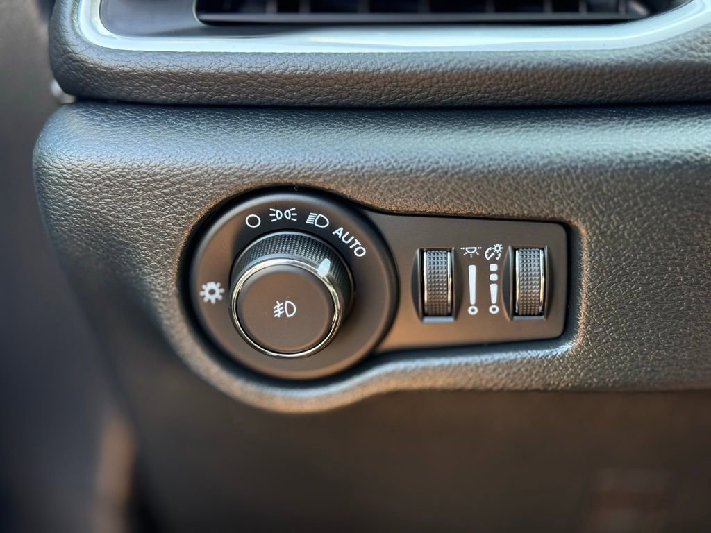 New 2025 Chrysler Pacifica Limited image 25