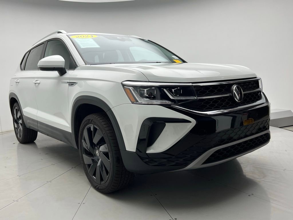 Used 2024 Volkswagen Taos SEL image 2