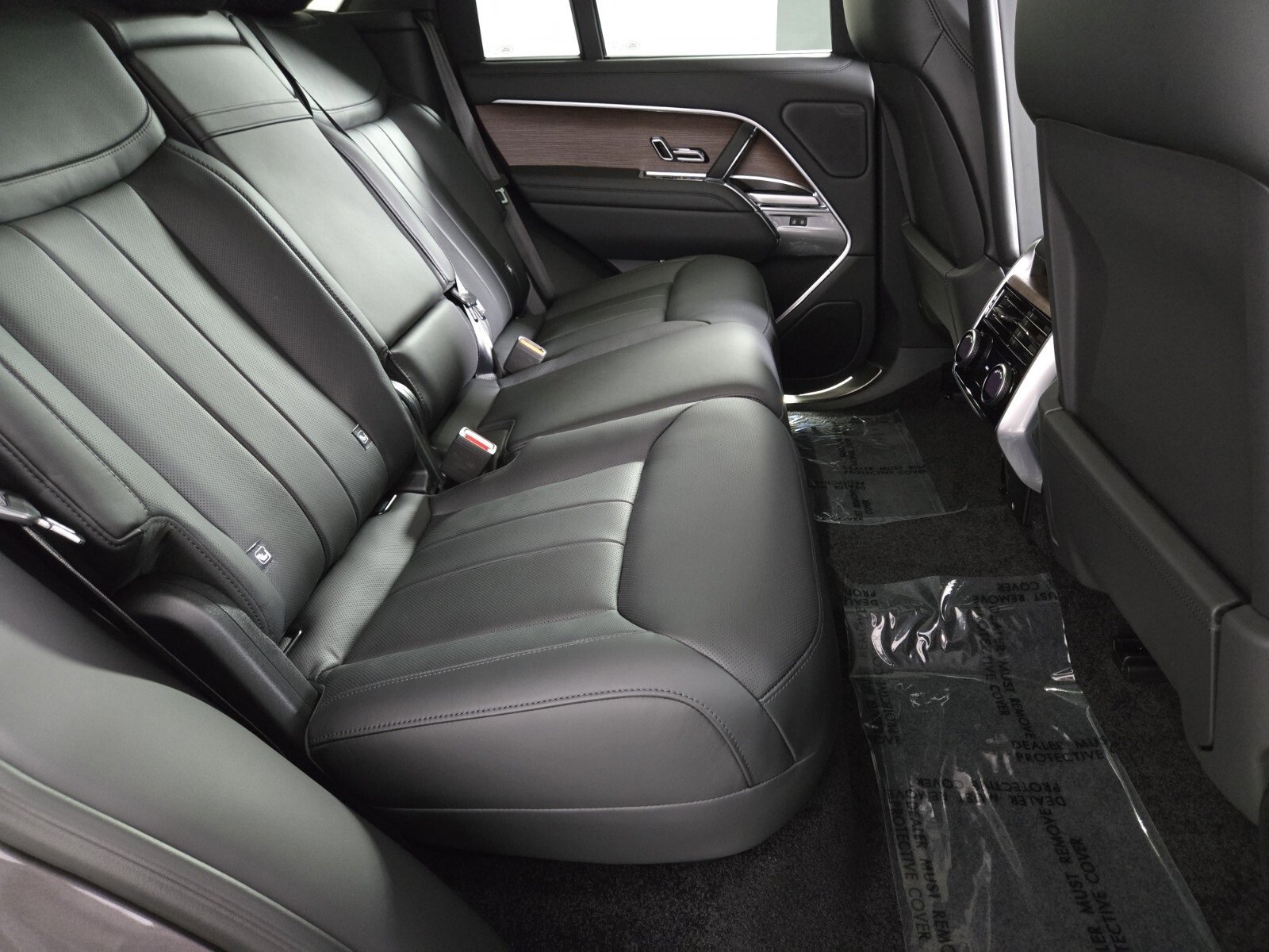 New 2025 Land Rover Range Rover SE image 17