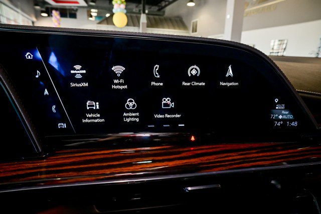 Used 2023 Cadillac Escalade ESV Premium Luxury image 42