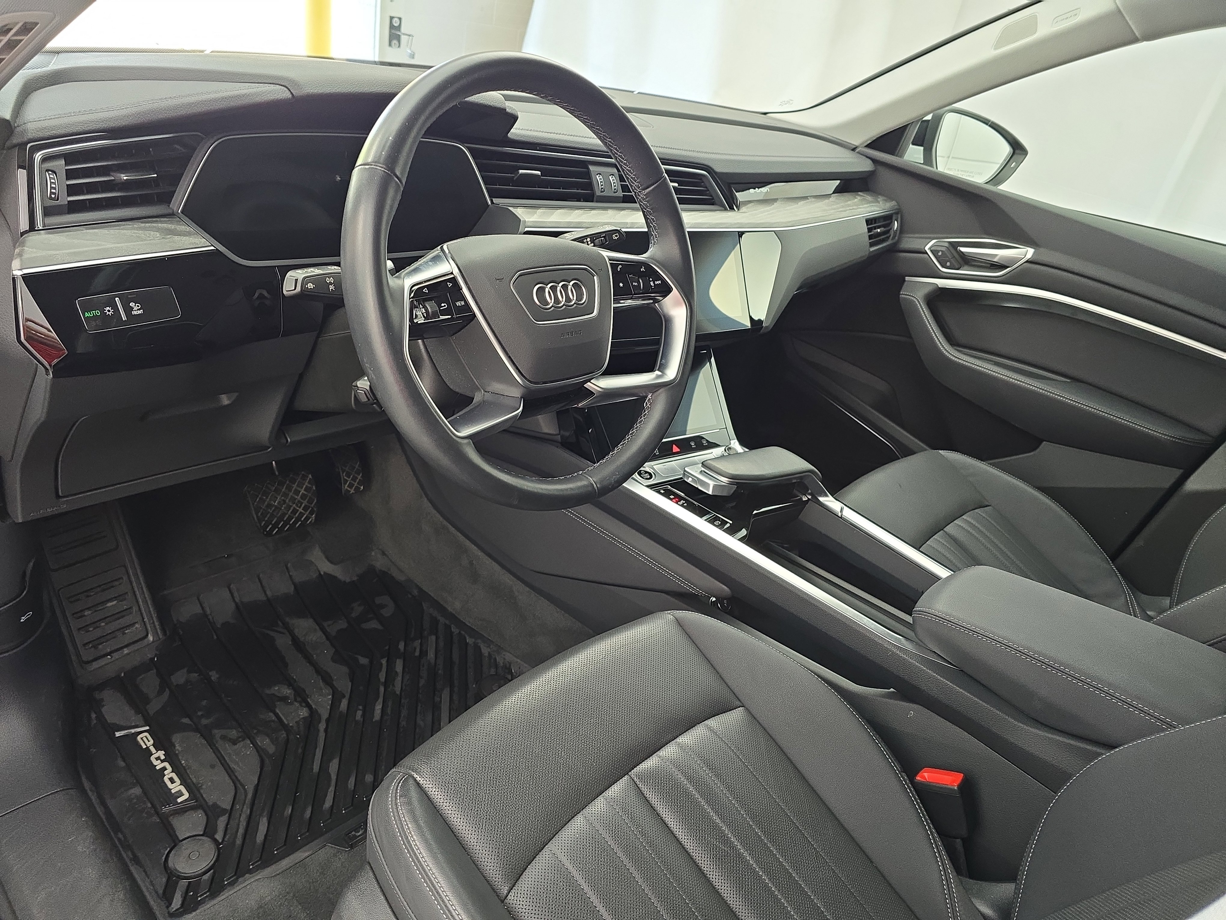 Used 2023 Audi e-tron Premium Plus w/ Premium Plus Package image 16