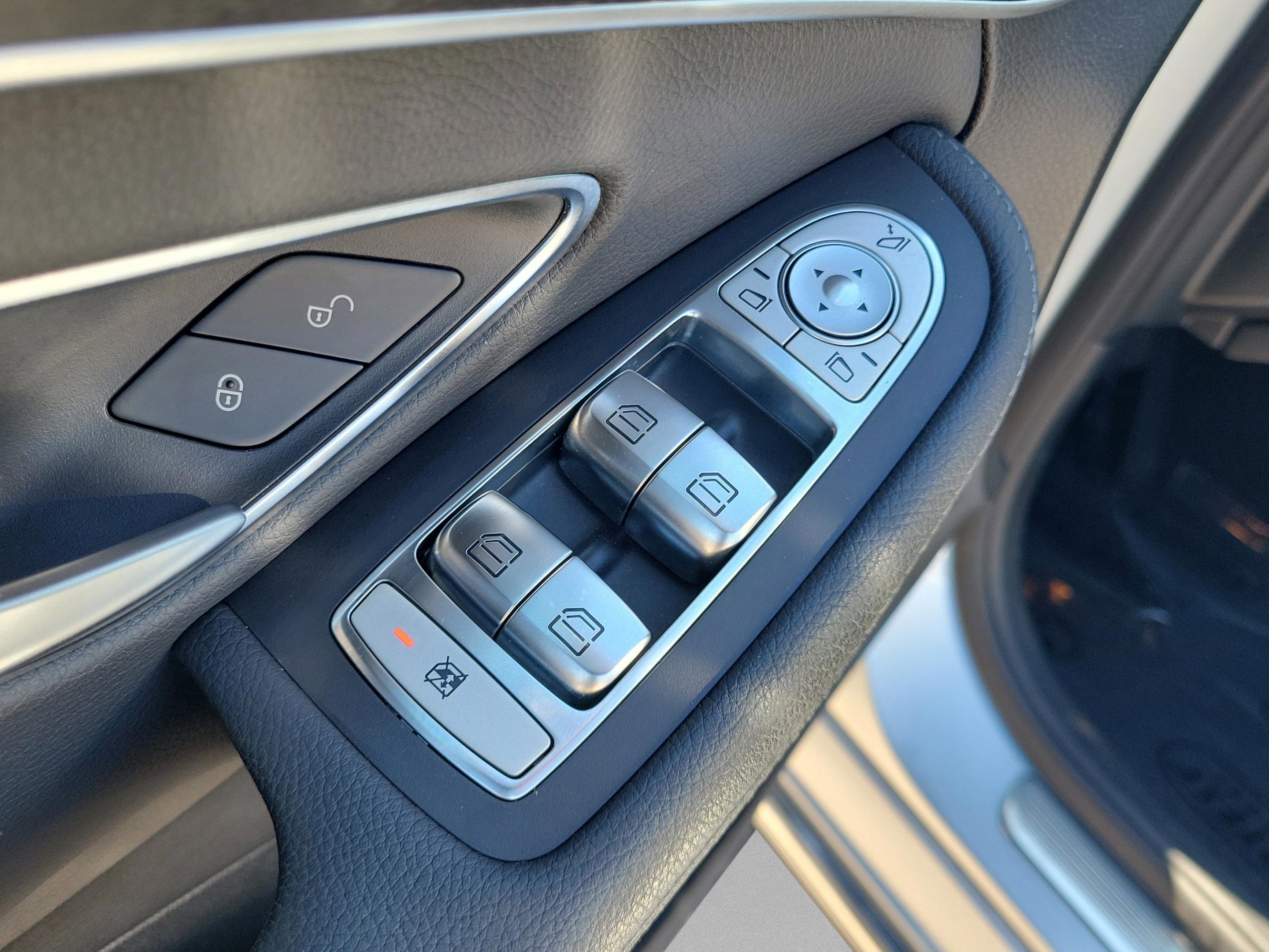 Used 2020 Mercedes-Benz C 300 Sedan image 19