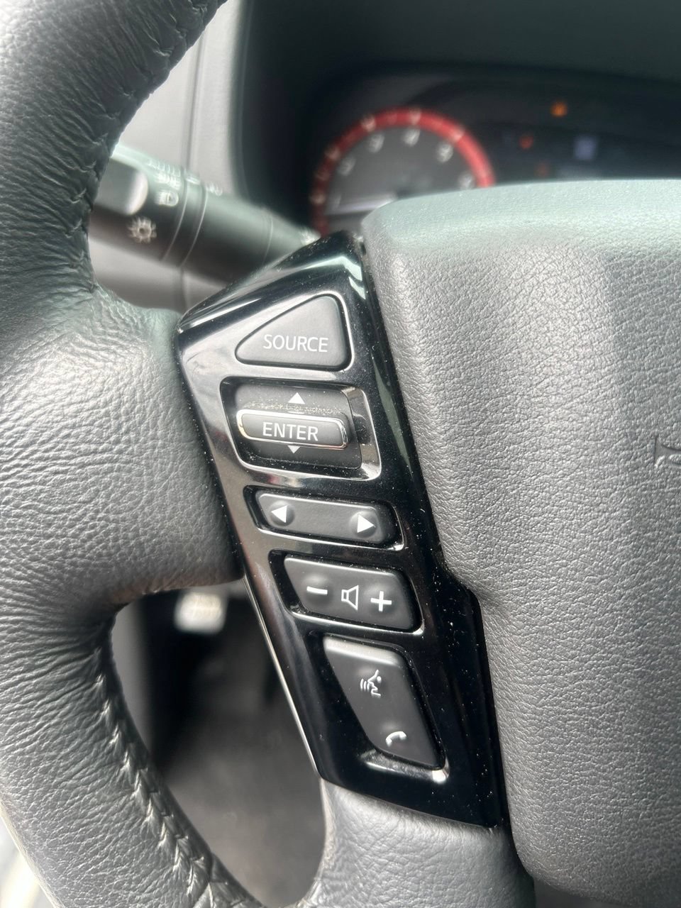 Used 2022 Nissan Frontier PRO-4X AWD/4WD image 21
