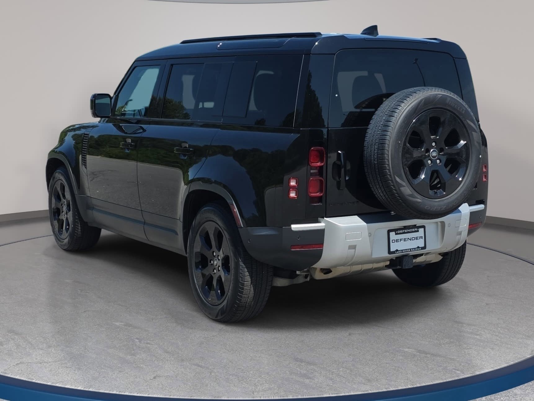 Used 2025 Land Rover Defender 110 S image 7
