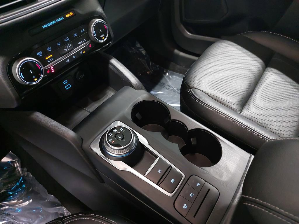 Used 2022 Ford Escape Titanium w/ Class II Trailer Tow Package image 26