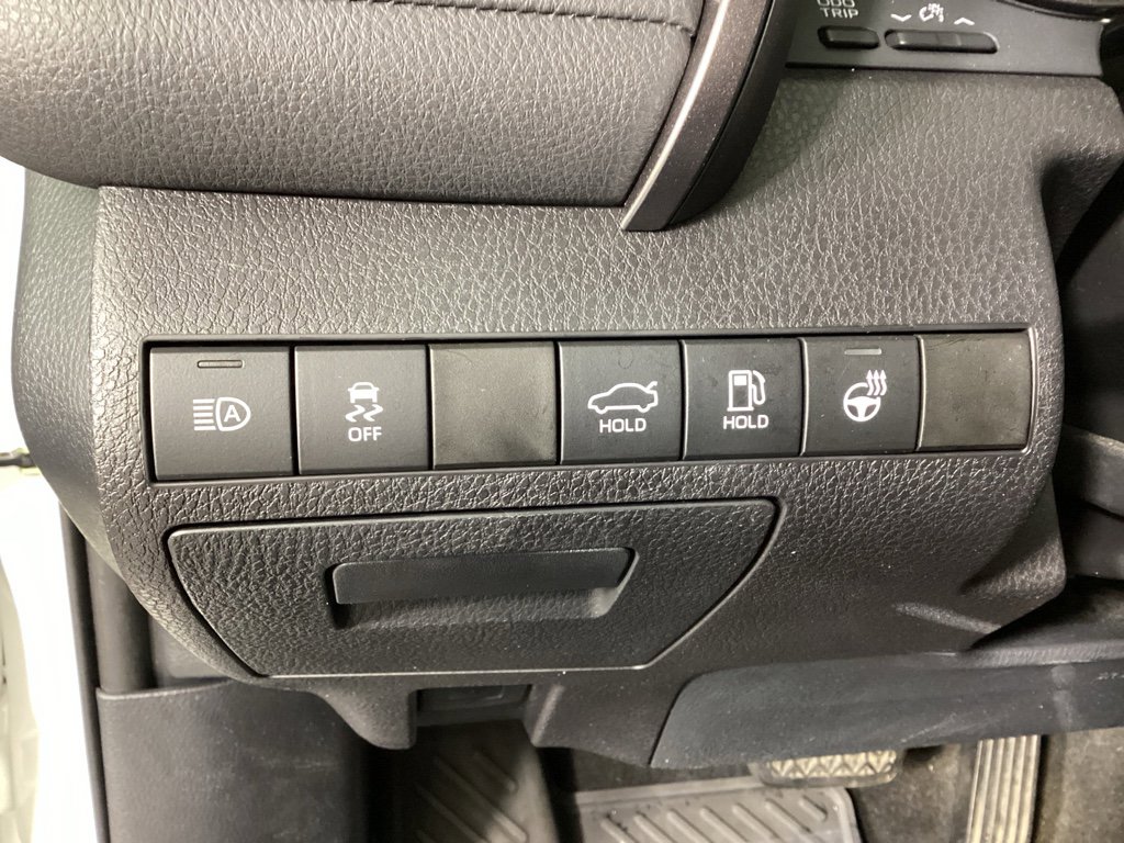 Used 2021 Toyota Camry SE w/ Cold Weather Package image 19