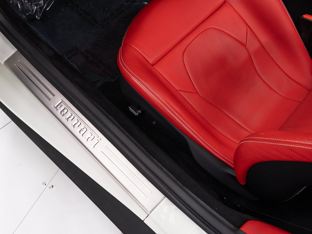 Used 2020 Ferrari Portofino RWD image 20