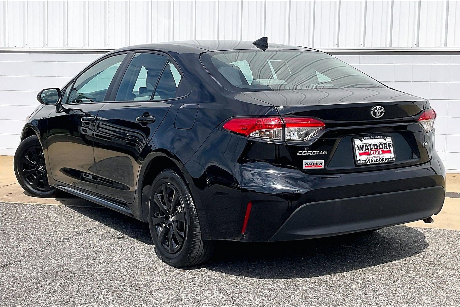 Used 2025 Toyota Corolla LE FWD image 15