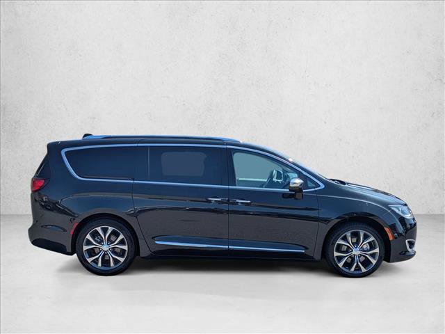 Used 2017 Chrysler Pacifica Limited w/ UConnect Theater Package image 4