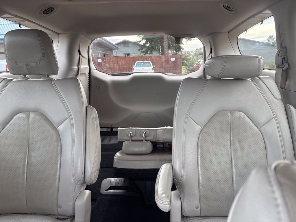 Used 2021 Chrysler Pacifica Touring-L FWD image 20