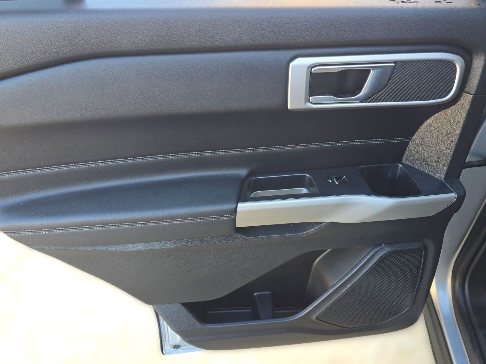 Used 2020 Ford Explorer XLT w/ Equipment Group 202A image 30