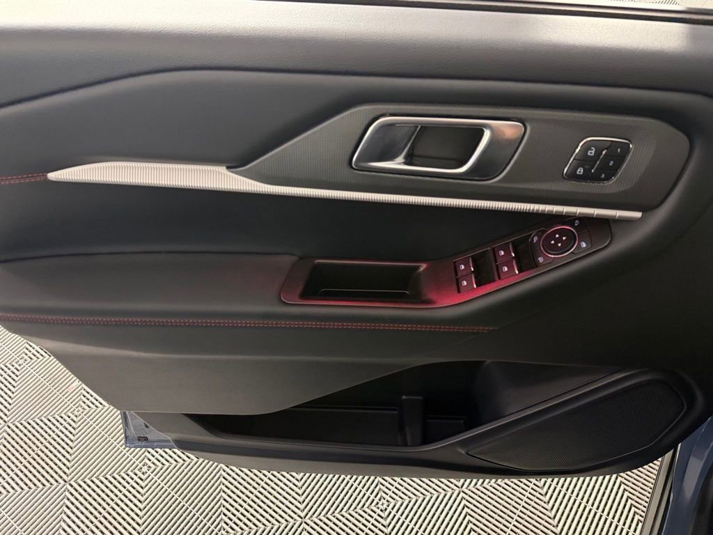 Used 2025 Ford Explorer ST image 23