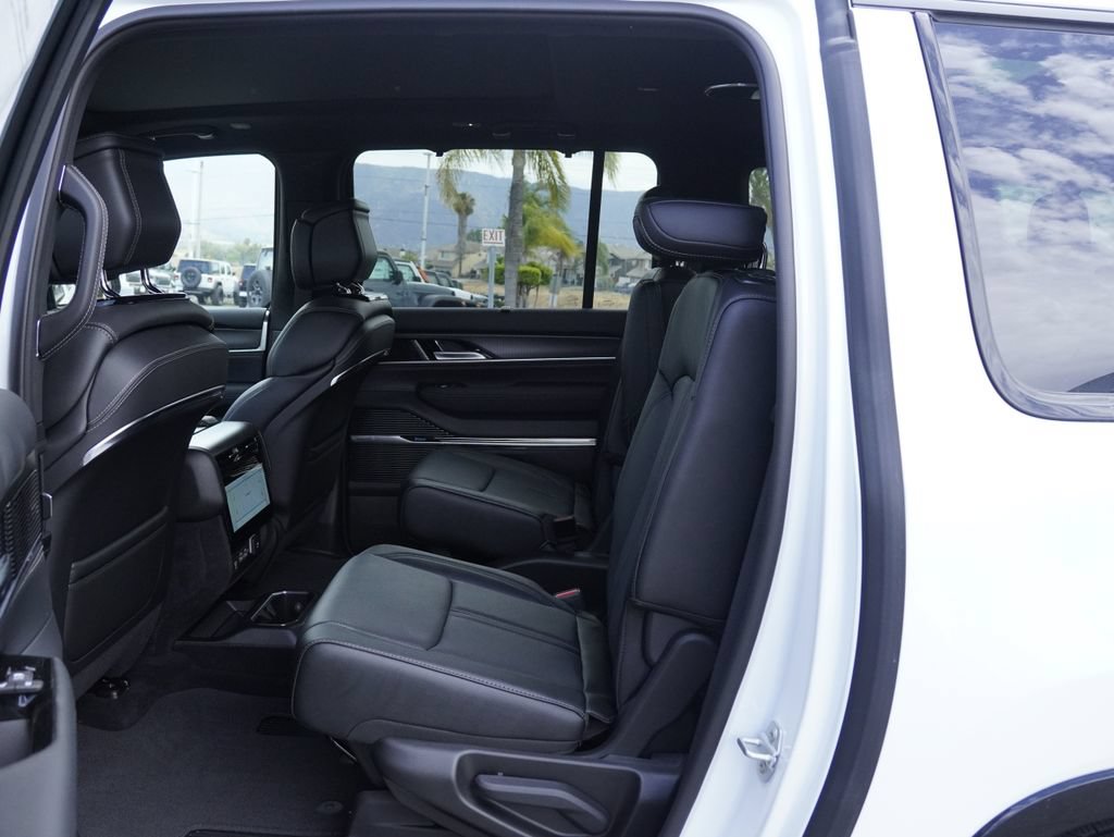 New 2026 Jeep Grand Wagoneer L Summit w/ Premium Group III AWD/4WD image 30