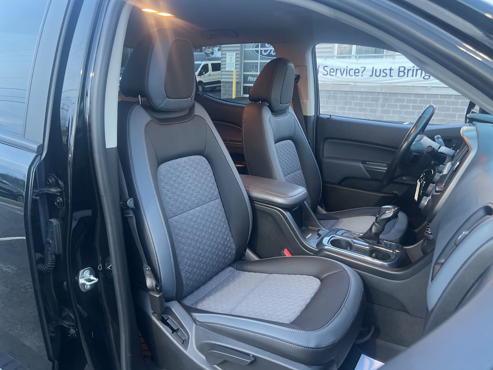 Used 2022 Chevrolet Colorado Z71 w/ Z71 Midnight Edition image 53