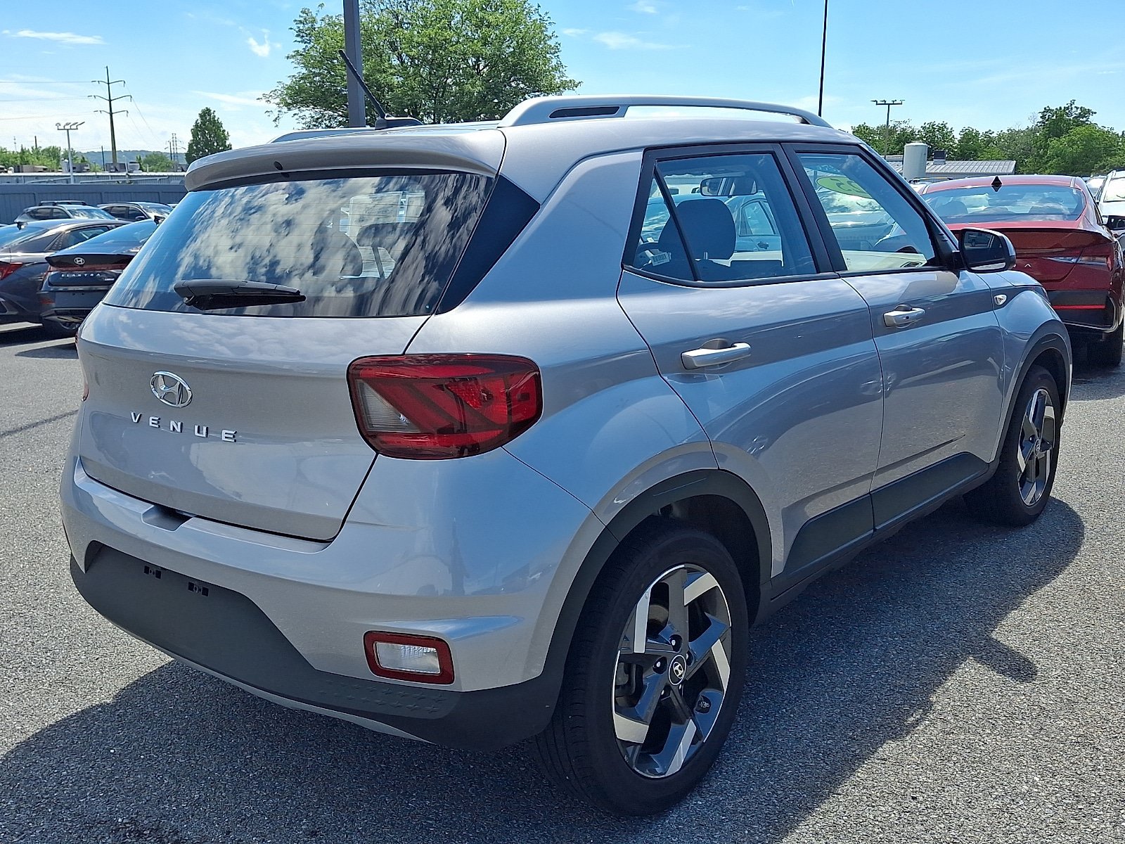 Certified 2025 Hyundai Venue SEL FWD image 5
