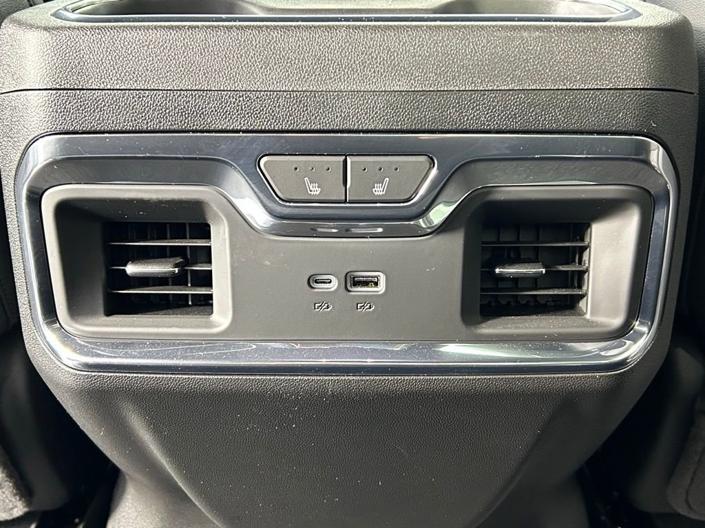 Used 2024 Chevrolet Silverado 2500 High Country w/ High Country Premium Package image 18