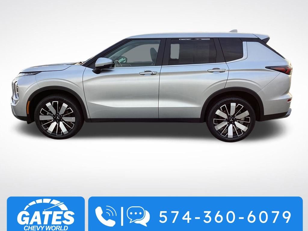 Used 2025 Mitsubishi Outlander SE image 6