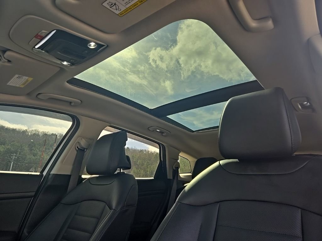 Used 2025 Kia Sportage SX image 17