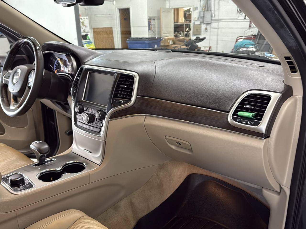 Used 2015 Jeep Grand Cherokee Overland AWD/4WD image 58