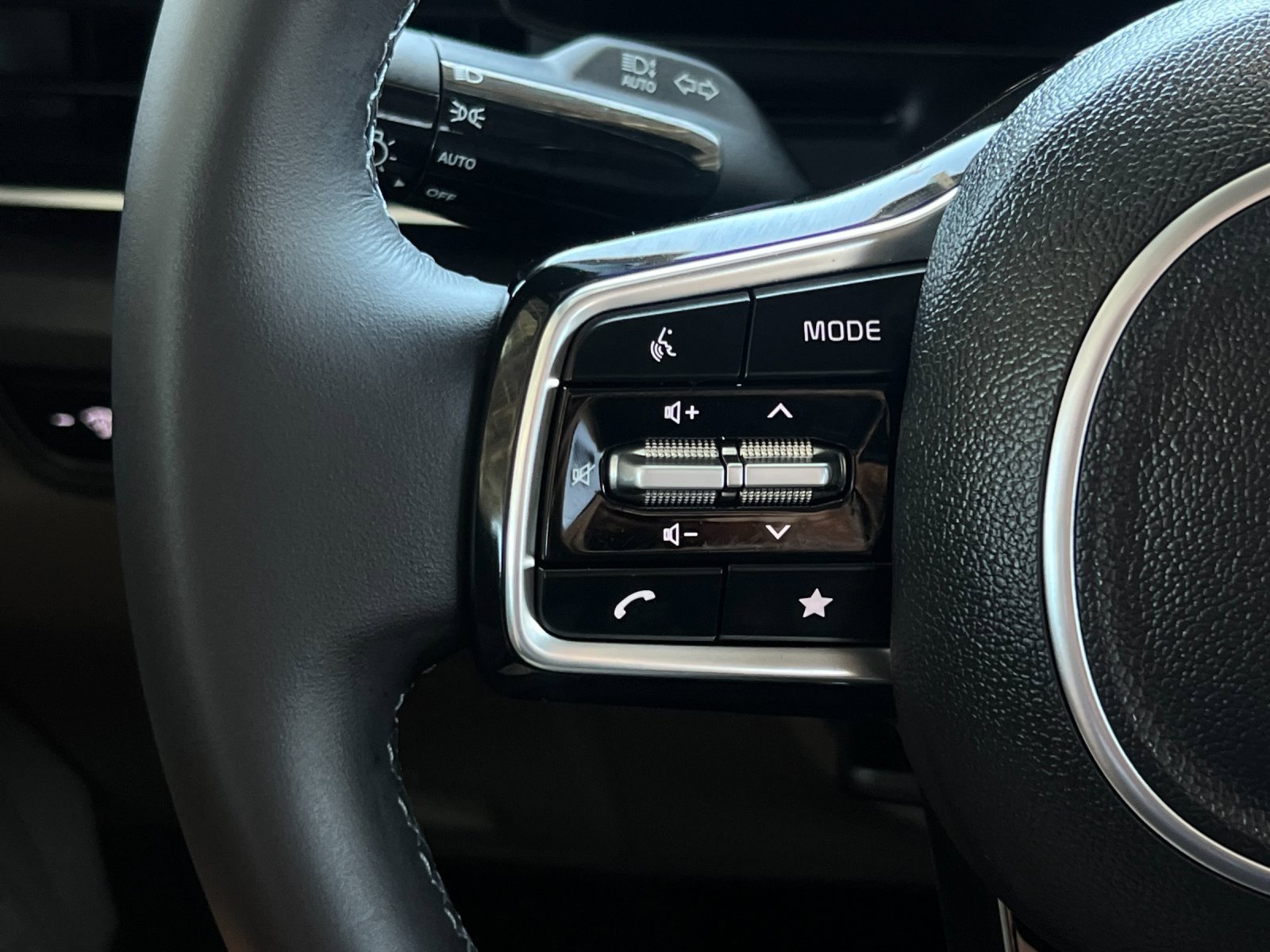 New 2026 Kia Carnival EX image 28