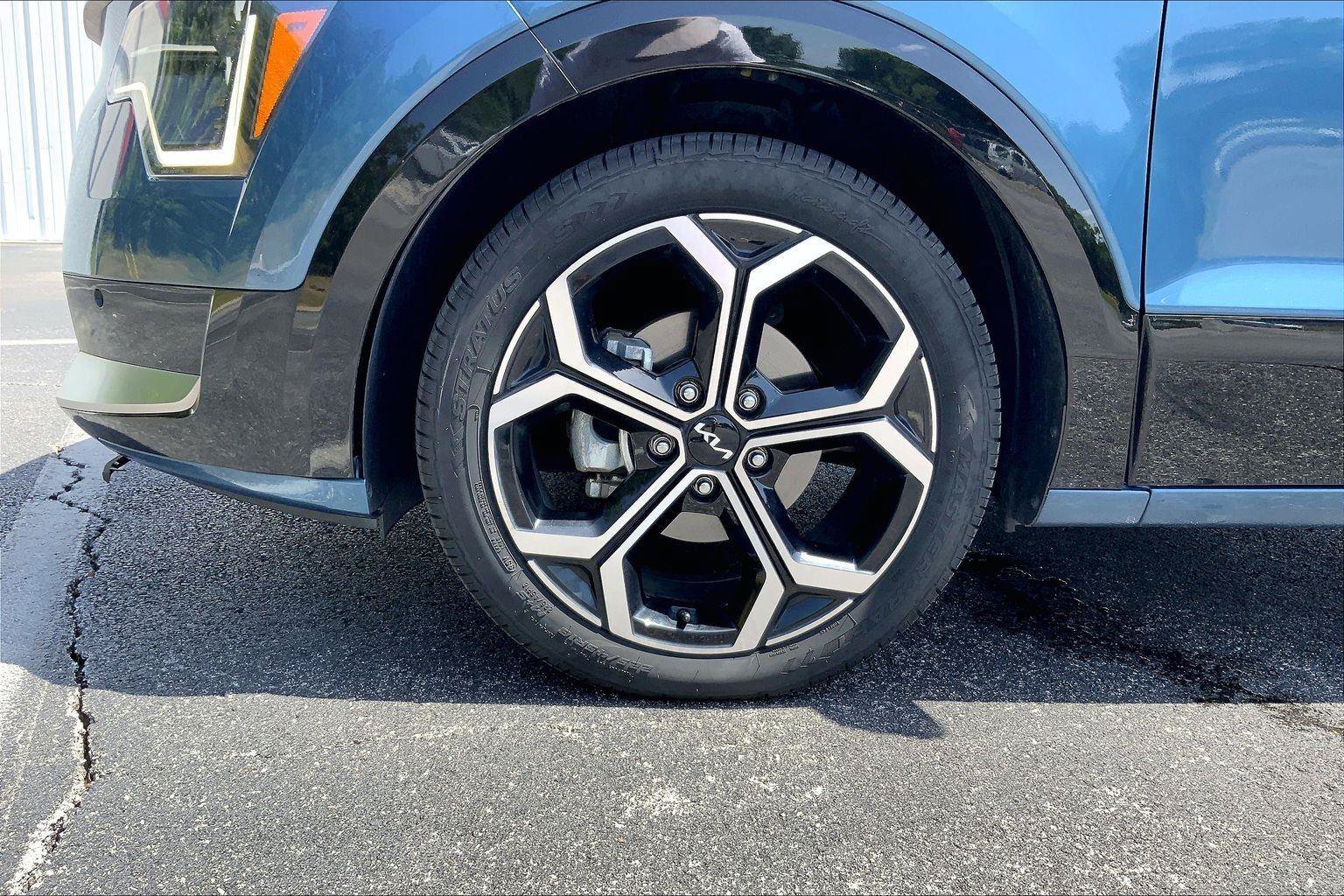 Used 2023 Kia Niro SX Touring FWD image 9