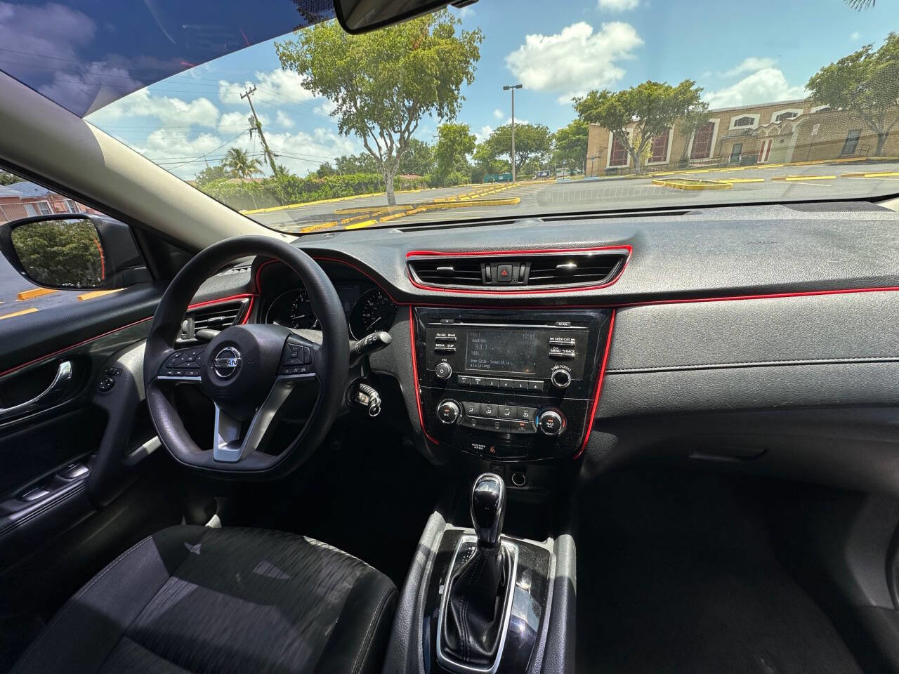 Used 2017 Nissan Rogue S image 6