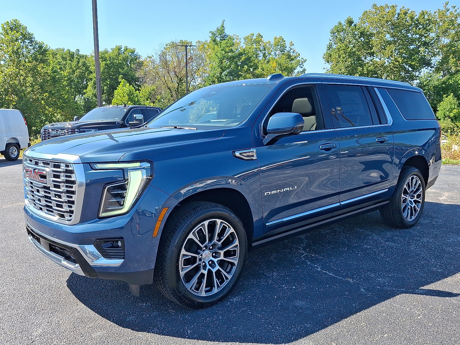 New 2025 GMC Yukon XL Denali w/ Sun & Power Step Package image 4
